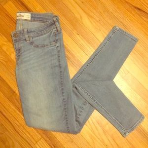 Hollister light wash skinny jeans (juniors)